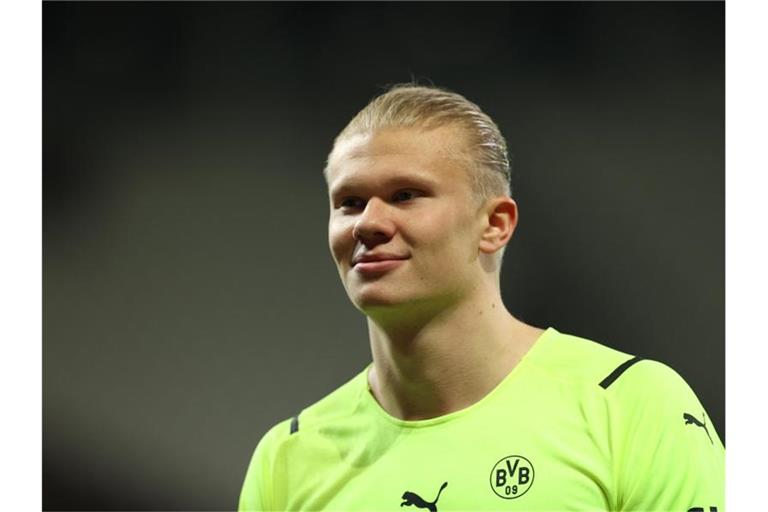 Soll bei Paris Saint-Germain Wunschkandidat als Ersatz für Mbappé bei dessen Abgang sein: Erling Haaland. Foto: Christian Charisius/dpa