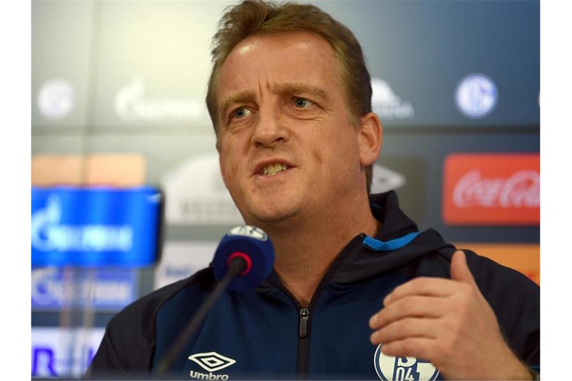 Schalke und Bielefeld: Zwei Erstligisten auf Trainersuche Soll Co-Trainer auf Schalke werden: Mike Büskens. Foto: Ina Fassbender/dpa