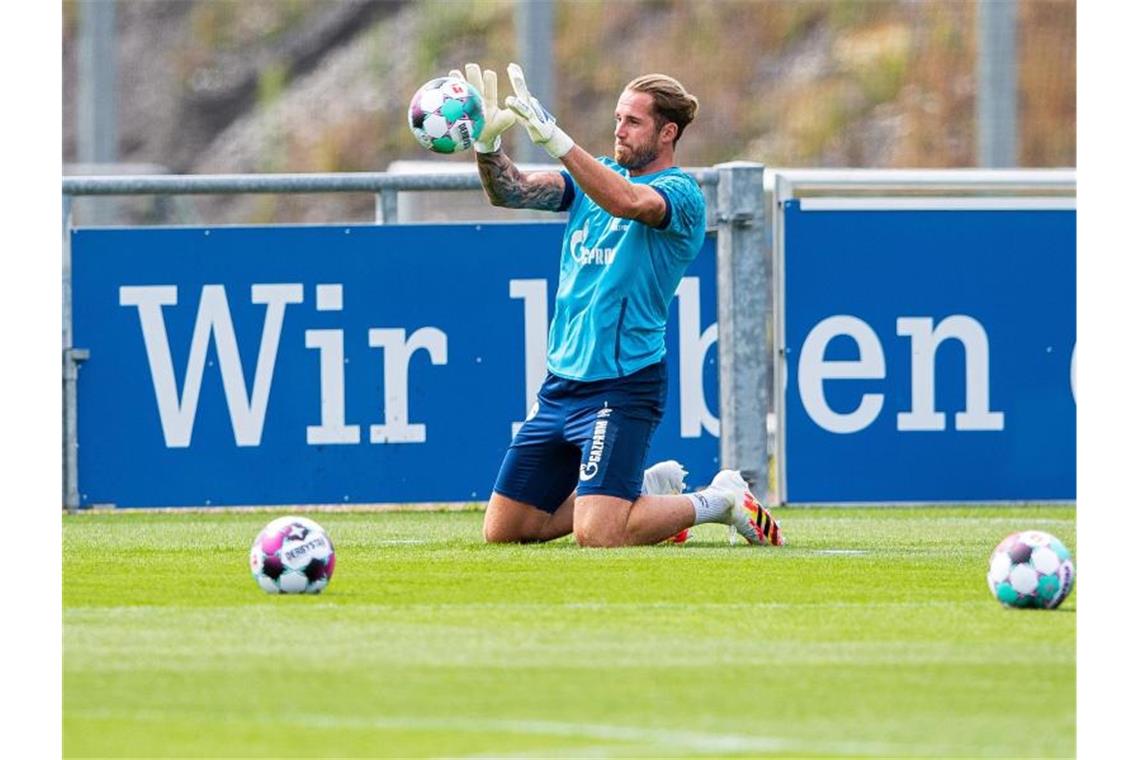 Soll seinen Kasten im Pokalspiel gegen den Viertligisten aus Schweinfurt sauber halten: Schalkes Torwart Ralf Fährmann. Foto: Guido Kirchner/dpa