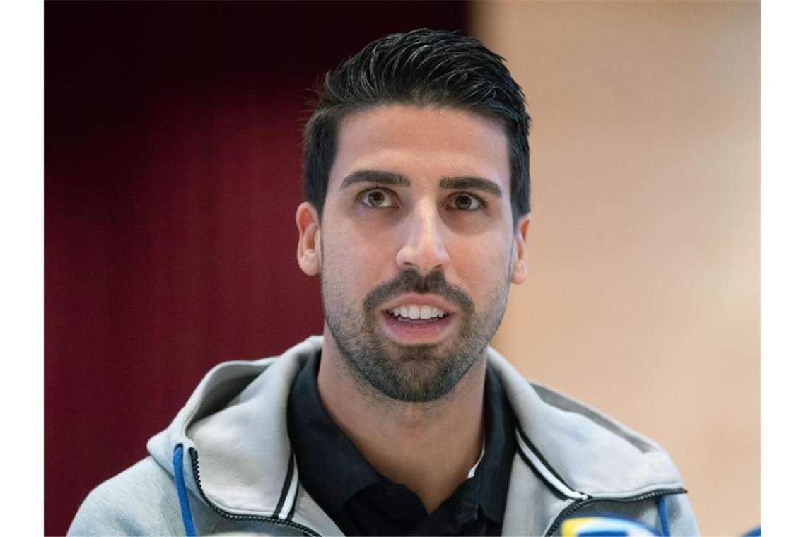 „Attacken-Club“: Hertha hofft in Krise auf Khedira-Coup Soll vor einer Verpflichtung durch Hertha BSC stehen: Sami Khedira. Foto: Marijan Murat/dpa