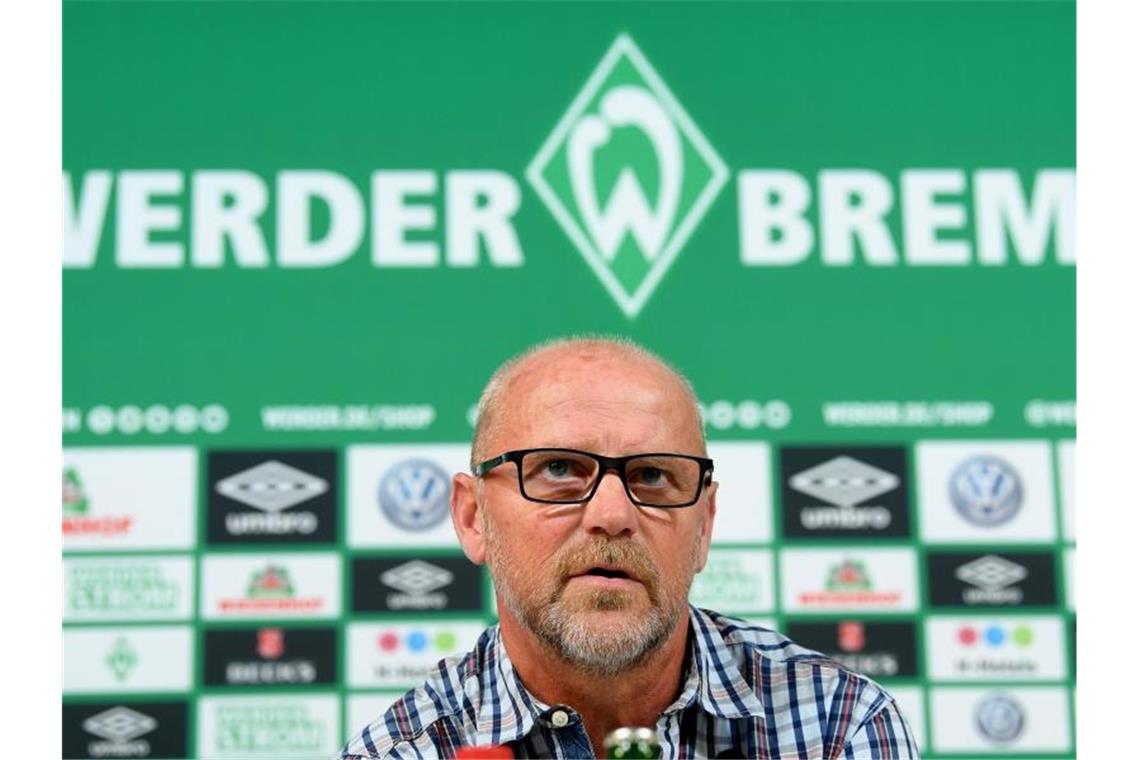 Soll Werder Bremen am letzten Spieltag vor dem Abstieg retten: Thomas Schaaf. Foto: Carmen Jaspersen/dpa