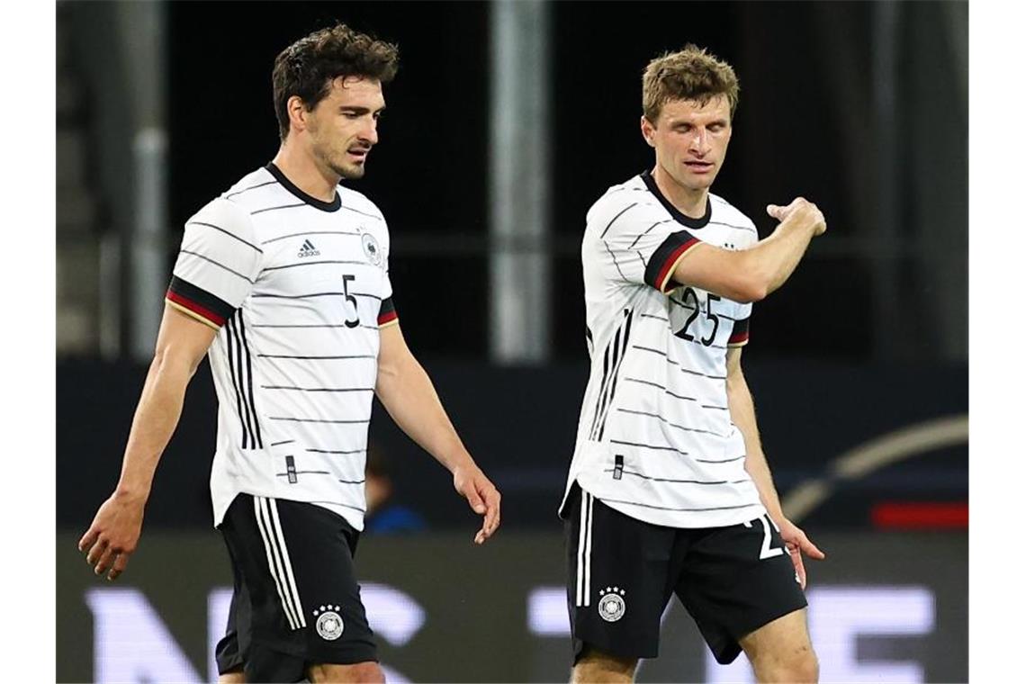 Sollen vorangehen beim DFB-Team: Mats Hummels (l) und Thomas Müller. Foto: Christian Charisius/dpa