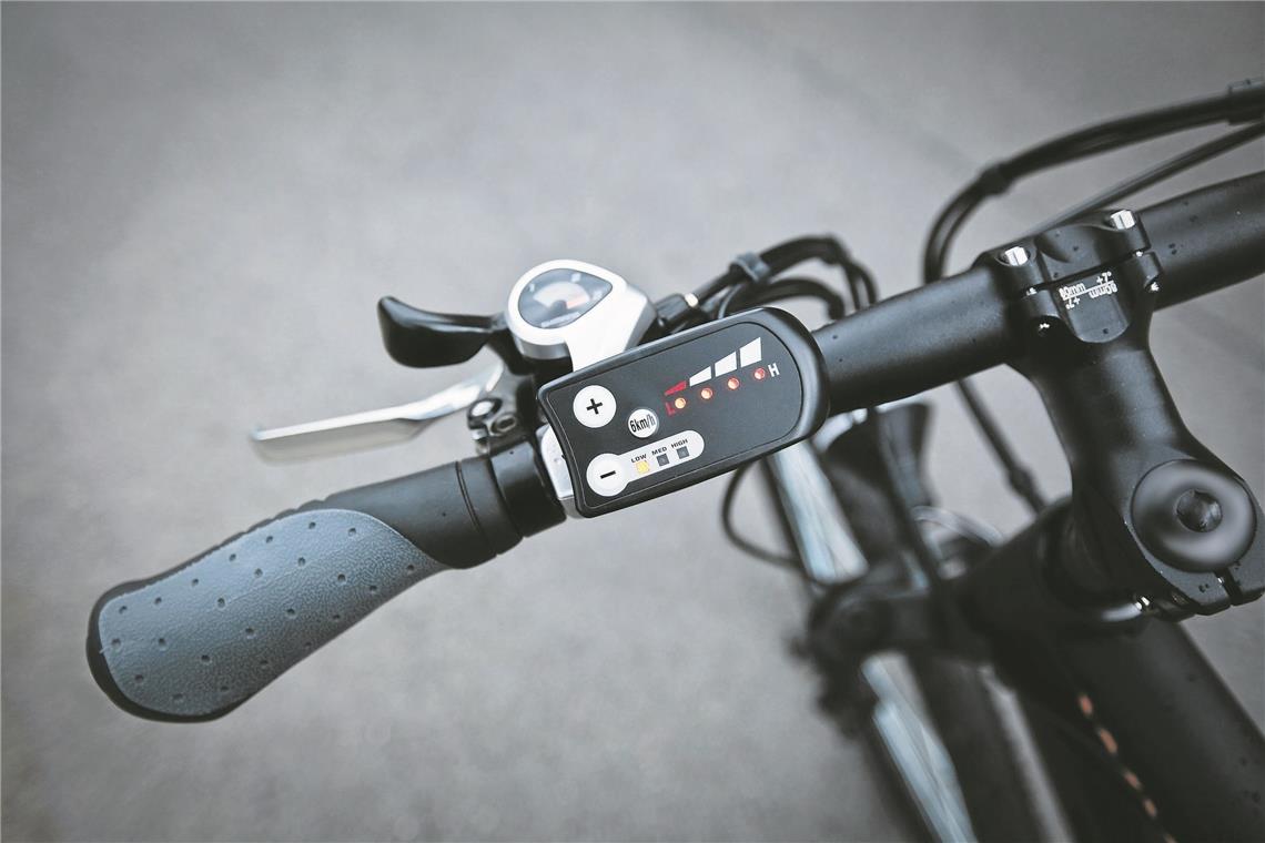 Elektrorad entwendet – Zeugen gesucht Sollte das Fahrrad oder die Satteltaschen aufgefunden werden, wird darum gebeten, diese nicht anzufassen und die Polizei anzurufen, da sich Spuren von den Tätern daran befinden könnten. Symbolbild: ferkelraggae - Fotolia