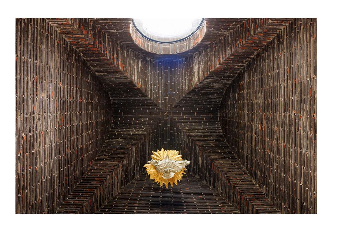 Drei Architekturpreise gehen nach Stuttgart und die Region Sonderpreis „Atmosphäre“ für die Marys’s Mantle Chapel in Zusammenarbeit mit Kiki Smith auf dem Domberg zu Freising von Brückner & Brückner Architekten, Tirschenreuth/Würzburg: ein aus alten Dachziegeln recyceltes Gotteshaus. Ökologisch, energetisch nachhaltig – und schön.