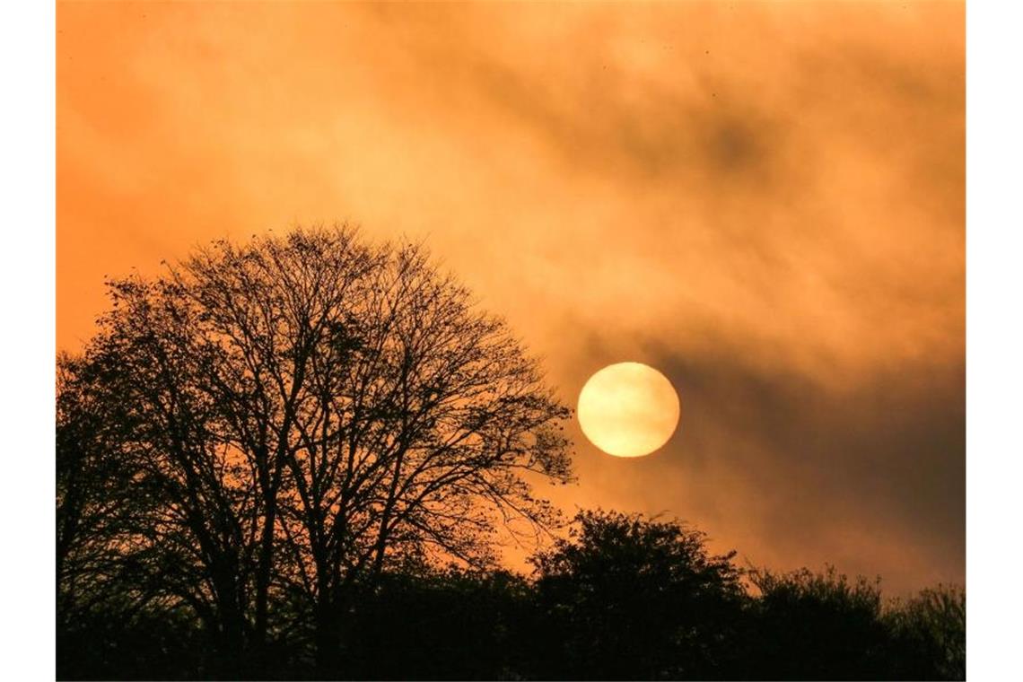 Sonnenaufgang auf der Schwäbischen Alb. Foto: Thomas Warnack/dpa/Archivbild
