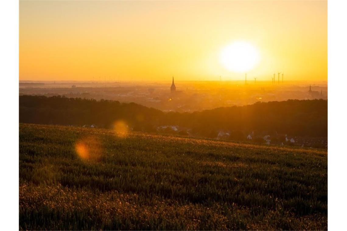 Sonnenaufgang bei Hildesheim in Niedersachsen. Foto: Moritz Frankenberg/dpa