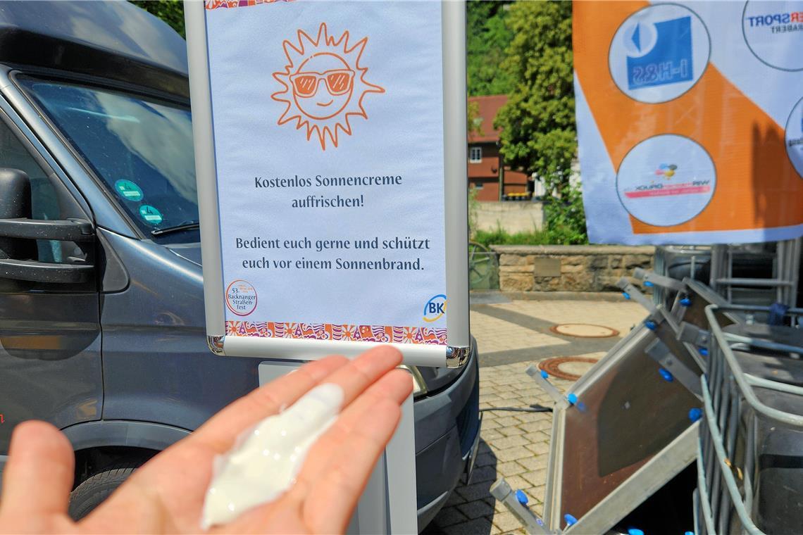 Der Live-Blog zum 53. Backnanger Straßenfest: Mit dem Zapfenstreich klingt das Fest aus Sonnencreme gibt es im Biegel und im Stiftshof. Foto: privat