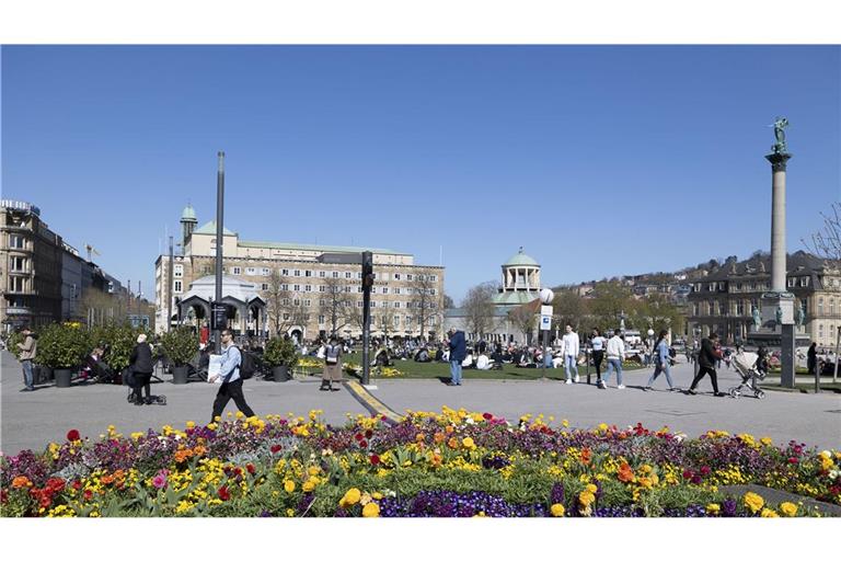 Sonnenschein am Schlossplatz – im Mai dürfte es häufiger so aussehen. (Archivbild)