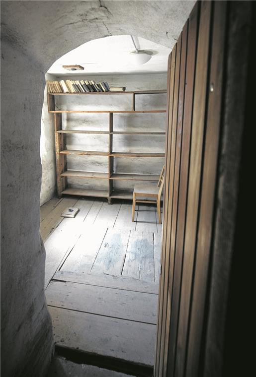 Der genaue Blick auf ein geliebtes Objekt Sonst unzugängliche Räume lassen sich erkunden – hier ein Zimmer unterhalb des Dachstuhls.