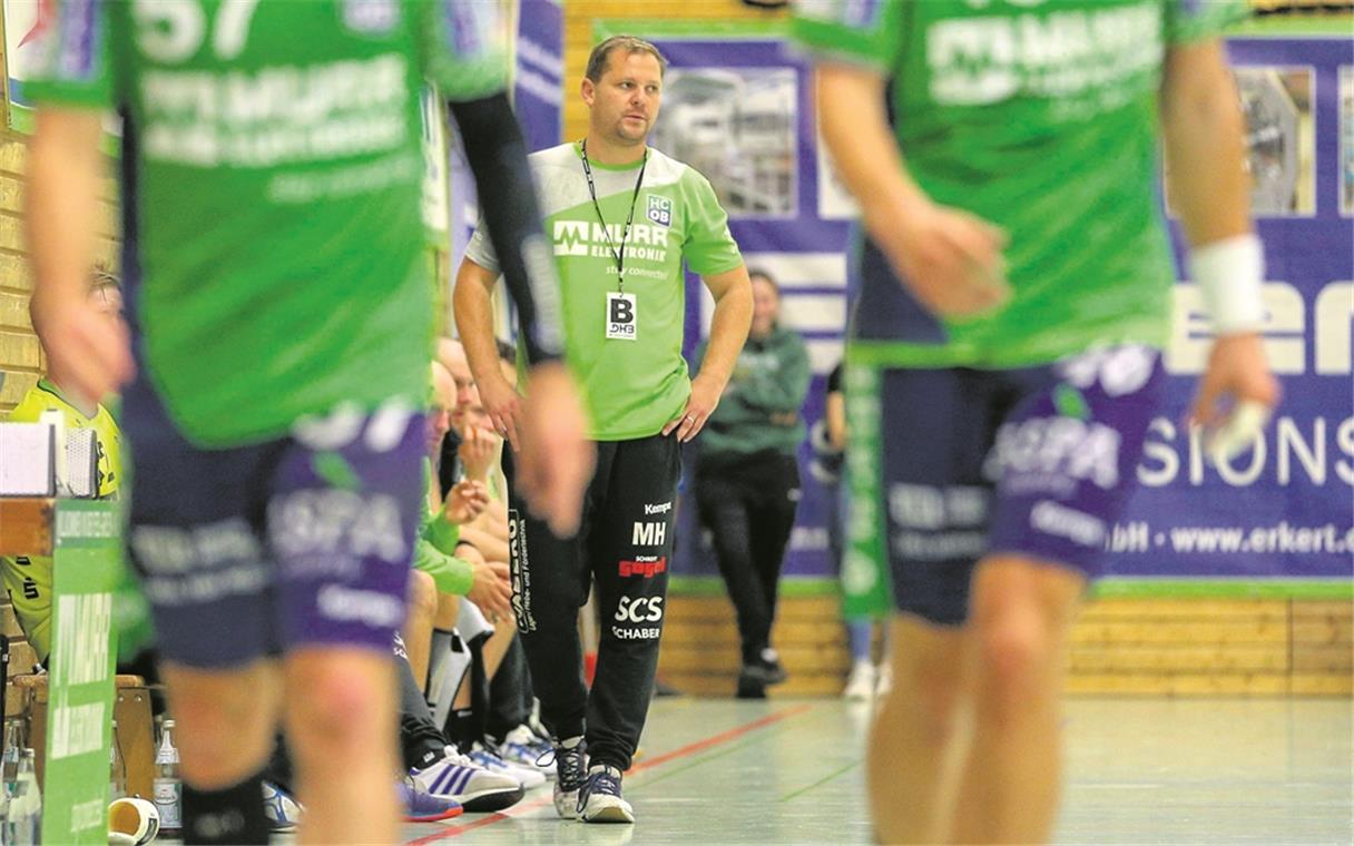 Sorgenvolle Miene: HCOB-Trainer Matthias Heineke hat mit seinen Drittliga-Handballern einen kompletten Fehlstart hingelegt.Foto: A. Becher