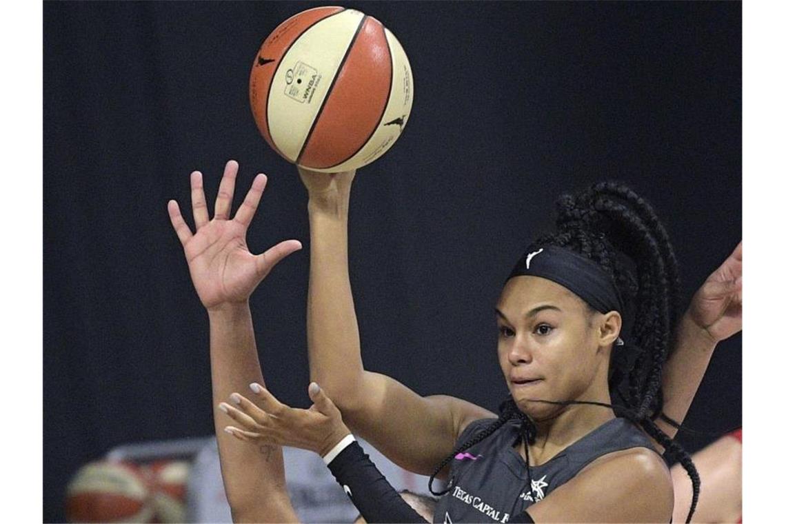 Gewinner und Verlierer des deutschen Sportjahres 2020 Sorgt in der WNBA im Trikot der Dallas Wings für Furore: Satou Sabally. Foto: Phelan M. Ebenhack/AP/dpa