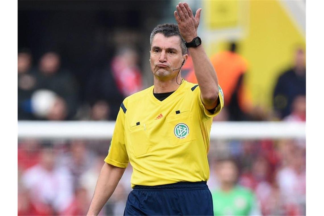 Krise trifft auch die Top-Referees: Teils starke Einbußen Sorgt sich um seine ehemaligen Kollegen: Ex-Schiedsrichter Knut Kirchner. Foto: picture alliance / dpa