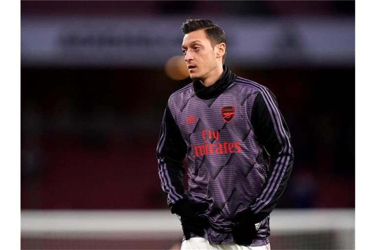 Sorgt wieder abseits des Fußballplatzes für Gesprächsstoff: Arsenal-Profi Mesut Özil. Foto: John Walton/PA Wire/dpa