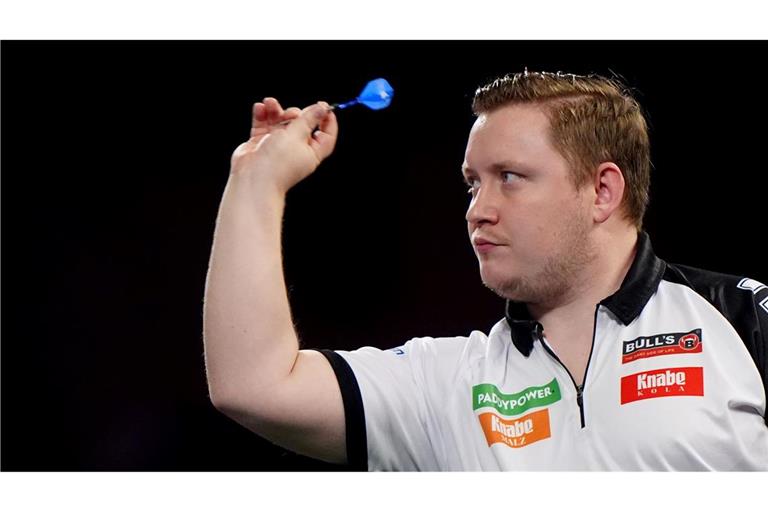 Souverän zum Start: Deutschlands bester Darts-Profi Martin Schindler gewinnt Runde eins bei der WM.