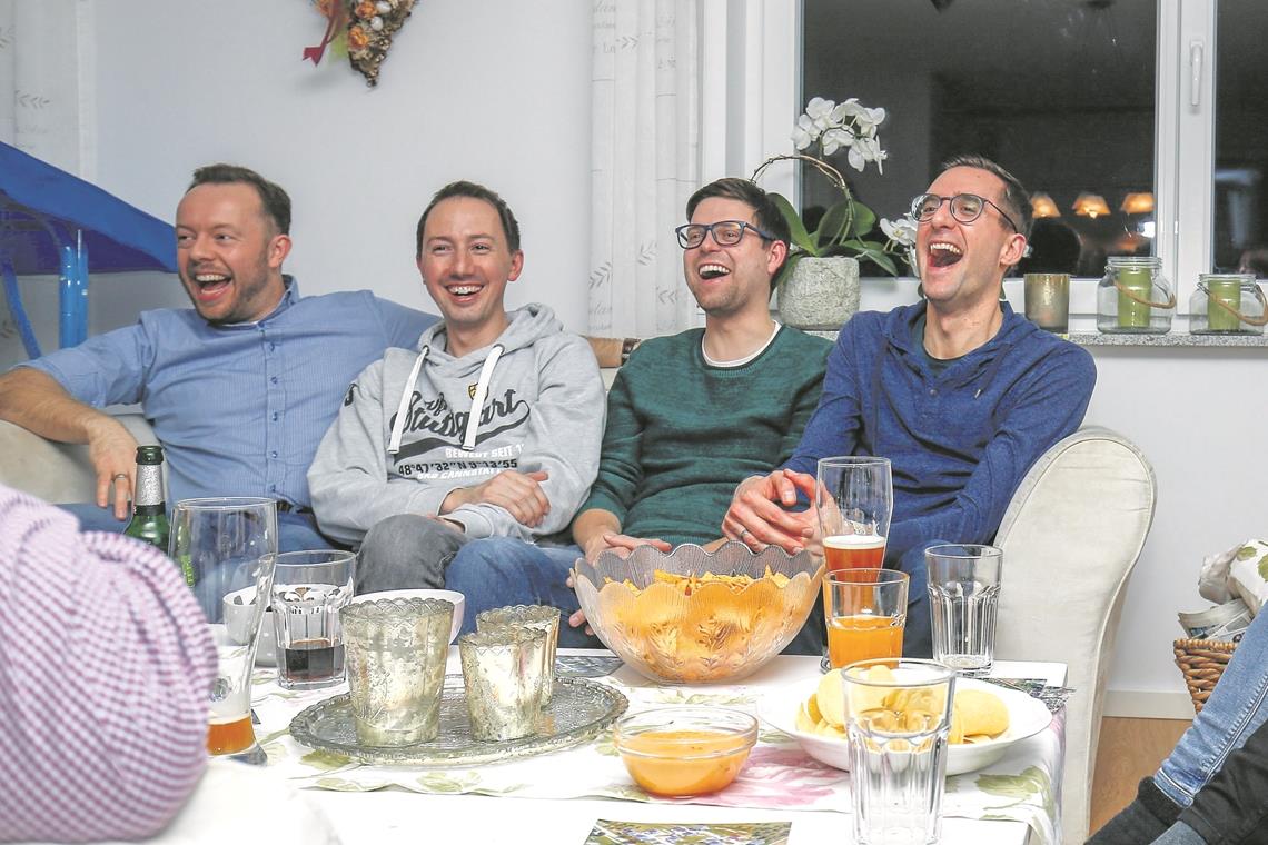 ...sowie Marc Schwarz, Markus Pfisterer, Christian Breiner und Manuel Senk (jeweils von links) richtig viel Spaß zusammen und verstehen sich blendend. Fotos: A. Becher (2)