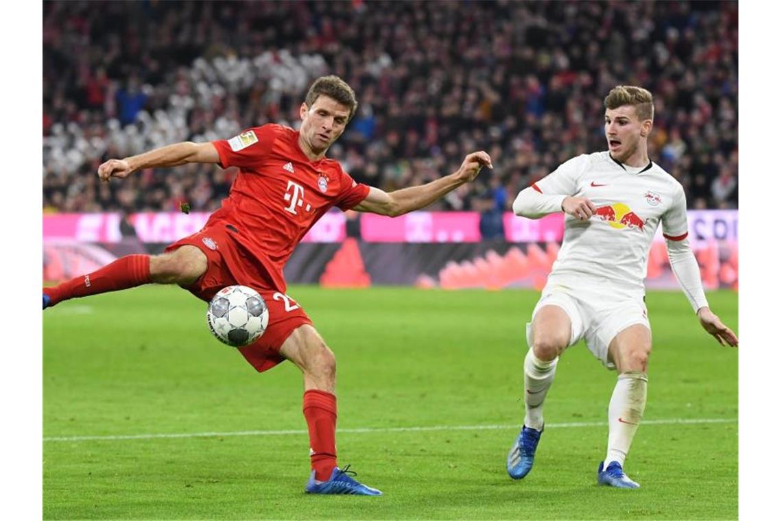 Bayern bleibt nach Werner-Fehlschuss vorne