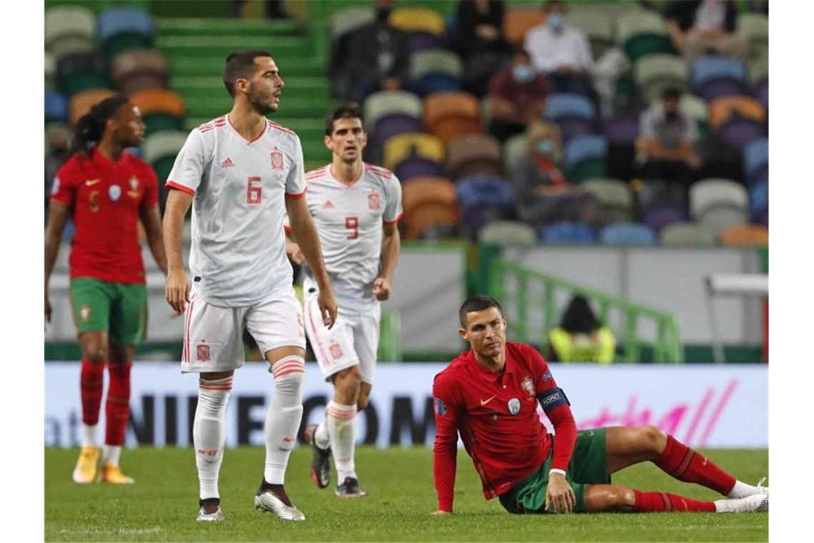 Spanien spielte gegen die von Cristiano Ronaldo angeführten Portugiesen nur Unentschieden. Foto: Armando Franca/AP/dpa