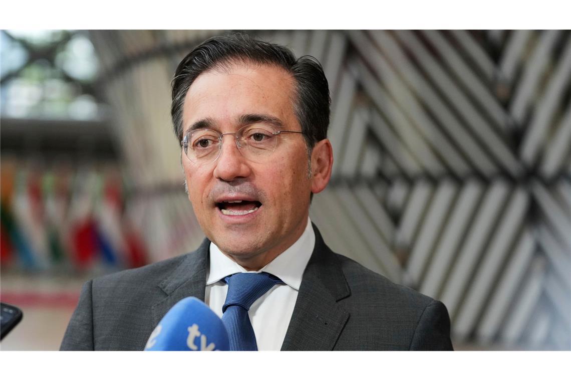 Spaniens Außenminister José Manuel Albares hat sich "überrascht" über das Schweigen von Bundeskanzler Friedrich Merz angesichts scharfer Angriffe von US-Präsident Donald Trump auf Spanien geäußert.