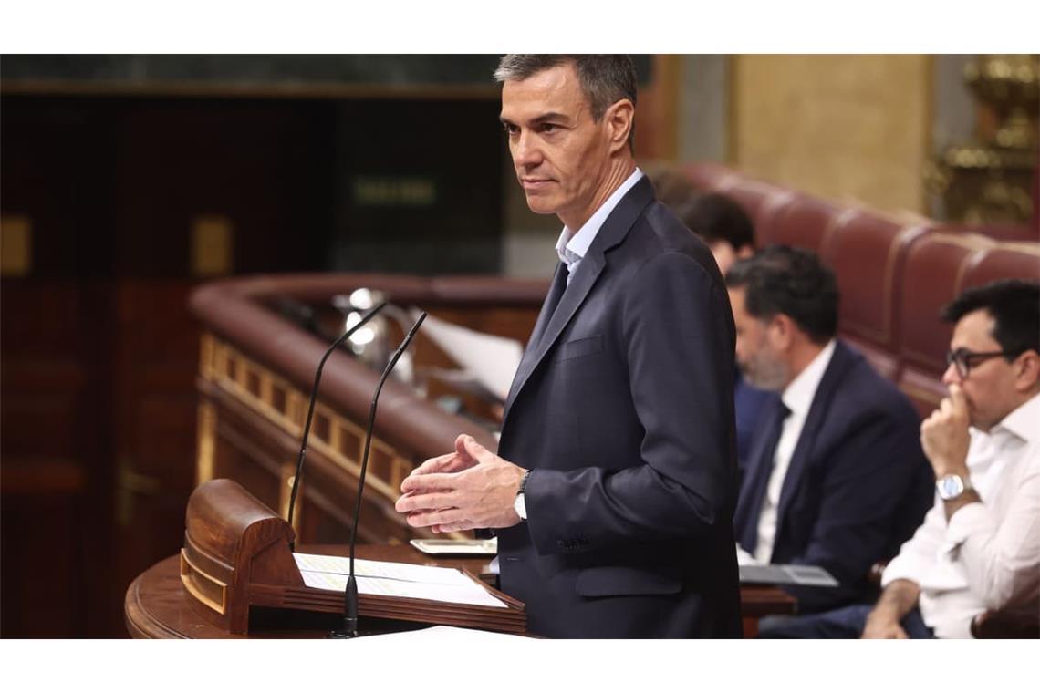 Spaniens Ministerpräsident Pedro Sánchez spricht im Parlament über den Ansturm von Migranten in Ceuta.