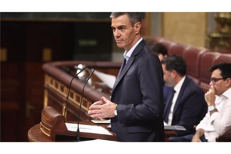 Spaniens Ministerpräsident Pedro Sánchez spricht im Parlament über den Ansturm von Migranten in Ceuta.