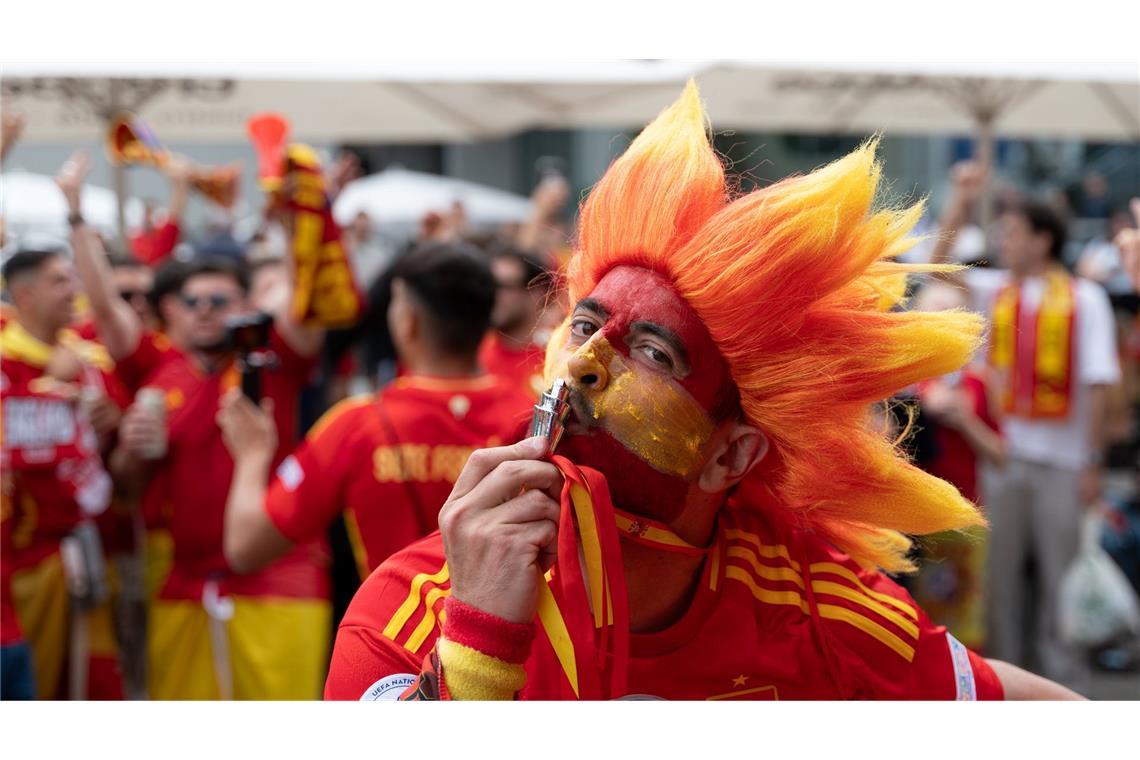 Bilder des Tages Spanische Fußballfans feiern vor dem Nations-League-Halbfinal in Stuttgart