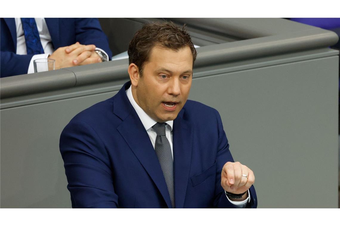 Klingbeil verspricht: Schlaglöcher weg, Bahn pünktlicher SPD-Chef Lars Klingbeil