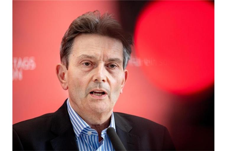 SPD-Fraktionschef Mützenich zur Verringerung von Rüstungsexporten: „Damit machen wir keinem das Leben schwer, sondern wir schützen Menschen.“. Foto: Monika Skolimowska/zb/dpa