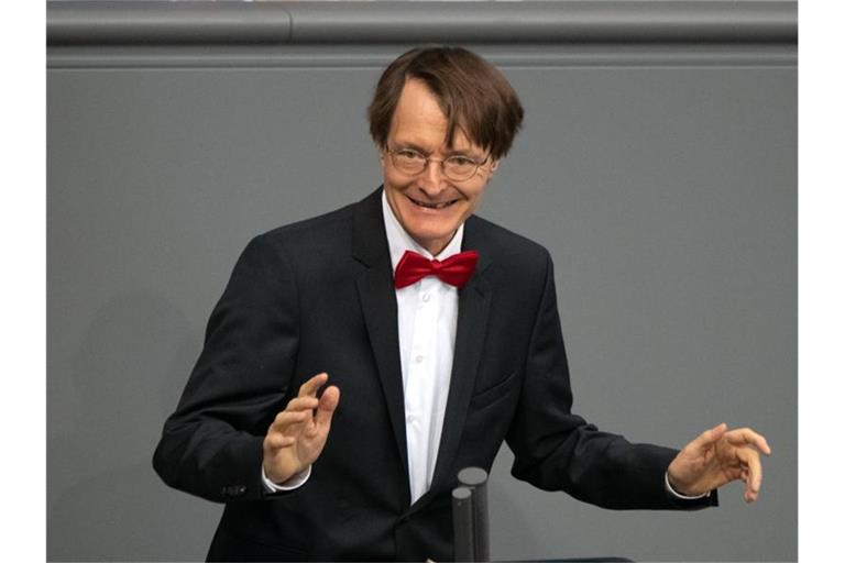 SPD-Fraktionsvize und Gesundheitsexperte Karl Lauterbach spricht im Bundestag. Foto: Ralf Hirschberger