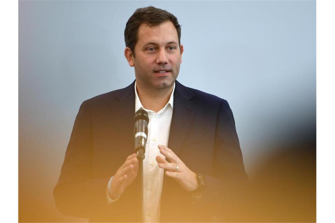 SPD will am Montag Klarheit über Führung schaffen SPD-Generalsekretär Lars Klingbeil hat Interesse am SPD-Vorsitz bekundet. Foto: Christophe Gateau/dpa