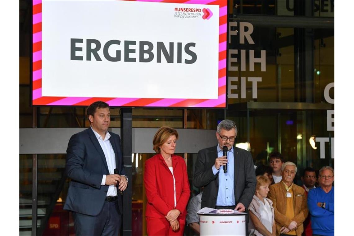Stichwahl nötig: Scholz/Geywitz gegen Walter-Borjans/Esken