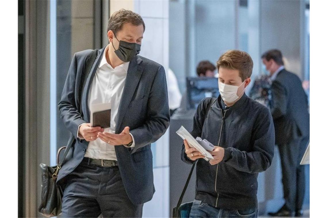 Klingbeil: Kühnert steht als Generalsekretär für ganze SPD SPD-Generalsekretär Lars Klingbeil (l) und sein mutmaßlicher Nachfolger Kevin Kühnert. Foto: Michael Kappeler/dpa