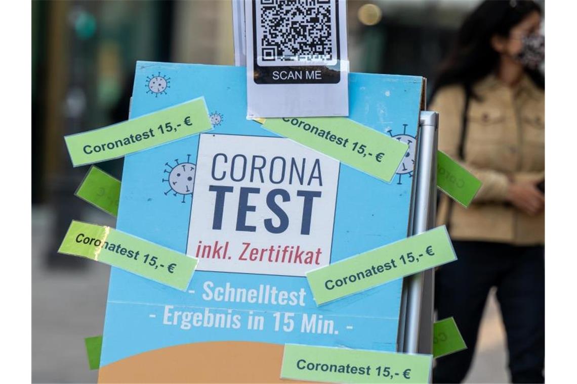 Rekord bei Corona-Inzidenz - Ampel plant 3G am Arbeitsplatz SPD, Grüne und FDP wollen an diesem Montag einen Gesetzentwurf zur Änderung des Infektionsschutzgesetzes vorstellen. Foto: Peter Kneffel/dpa