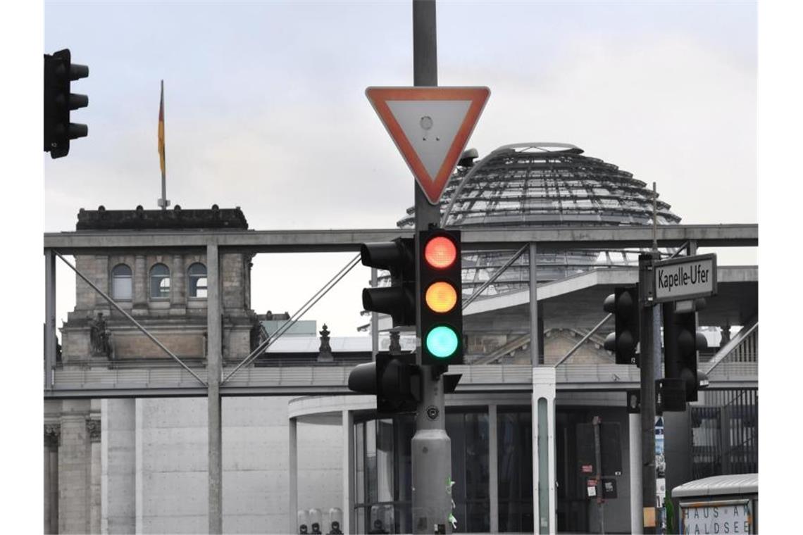 SPD, Grüne und FDP wollen bis Freitag kommende Woche Weichen für mögliche Ampel-Koalition stellen. Foto: Julian Stratenschulte/dpa