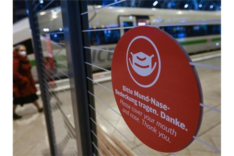 SPD, Grüne und FDP wollen die 3G-Regel in Bussen und Bahnen einführen. Foto: Hendrik Schmidt/dpa-Zentralbild/ZB