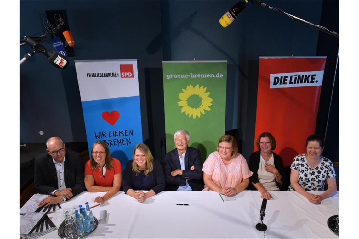 SPD, Grüne und Linke unterzeichnen den Koalitionsvertrag für Rot-Grün-Rot in Bremen. Foto: Michael Bahlo