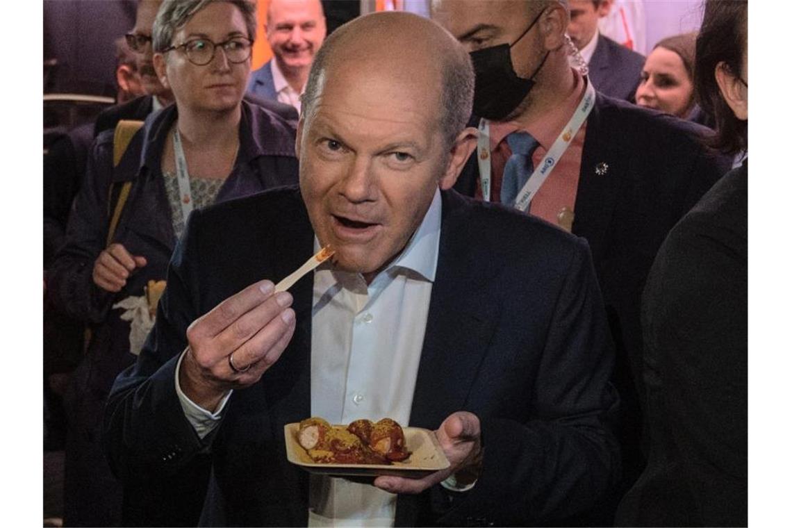 Umfrage: Union holt auf, SPD stabil - viele unentschlossen SPD-Kanzlerkandidat Olaf Scholz ist in den Umfragen weiter vorn. Foto: Christophe Gateau/dpa
