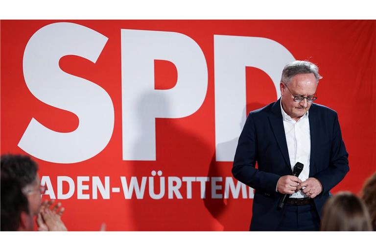 SPD-Landes- und Fraktionschef Stoch tritt vor seine Anhänger.