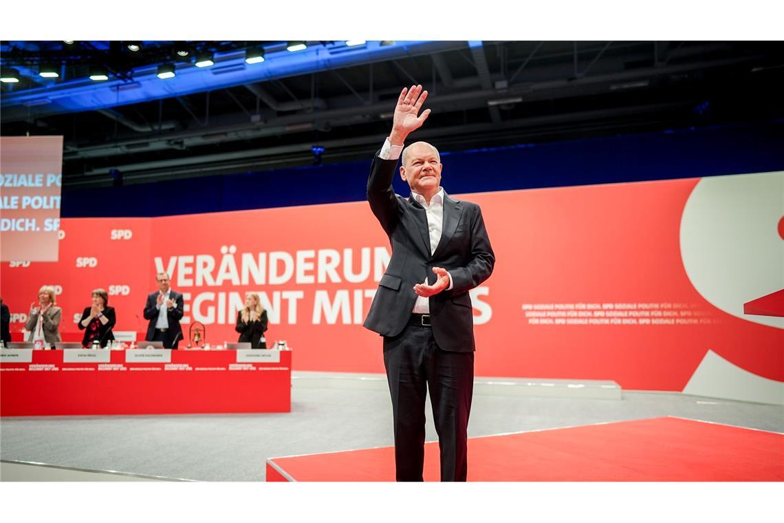 Bilder des Tages SPD-Parteitag - Beifall für den ehemaligen Bundeskanzler Olaf Scholz