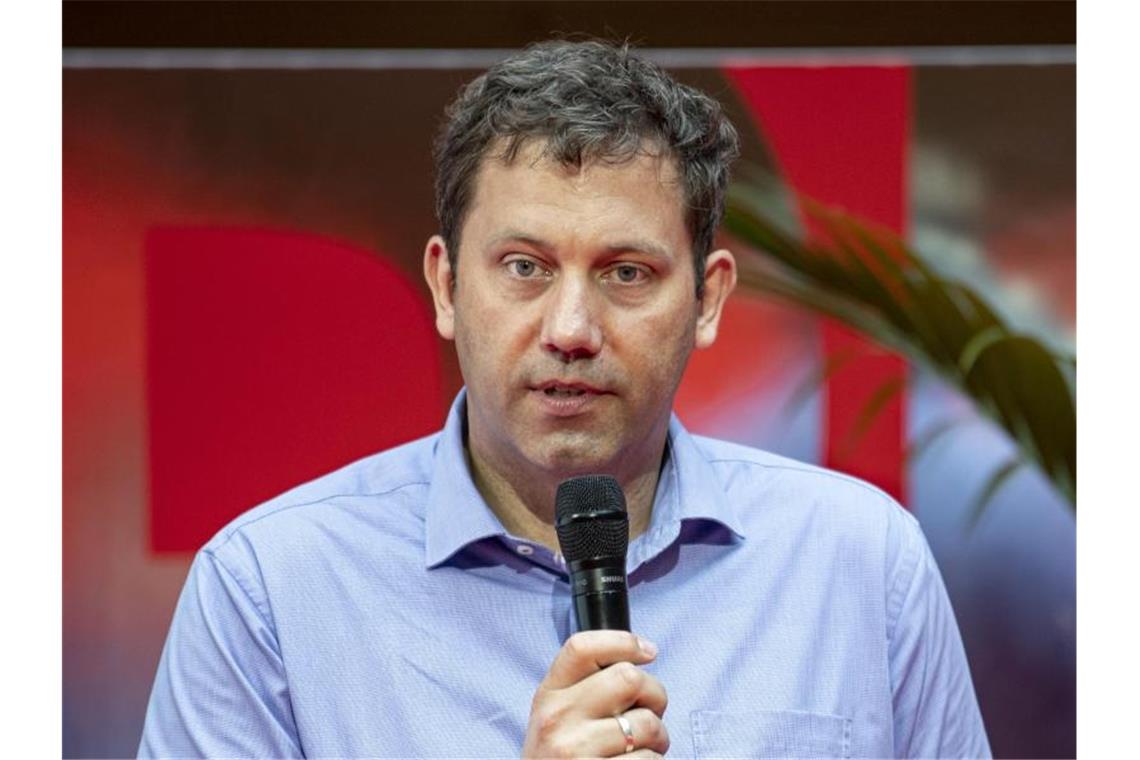 „Rechter Müll“ - SPD und CDU solidarisieren sich mit Grünen SPD-Politiker Lars Klingbeil solidarisiert sich wegen einer Schmähkampagne gegen die Grünen mit dem politischen Konkurrenten. Foto: Fabian Sommer/dpa-Pool/dpa
