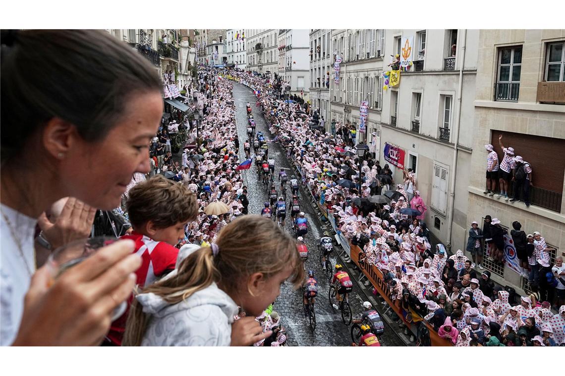 "Großer Moment": Lipowitz wird Tour-Dritter - Pogacar siegt Spektakel auf dem Montmartre: In Paris endete die 21. Etappe der Tour.