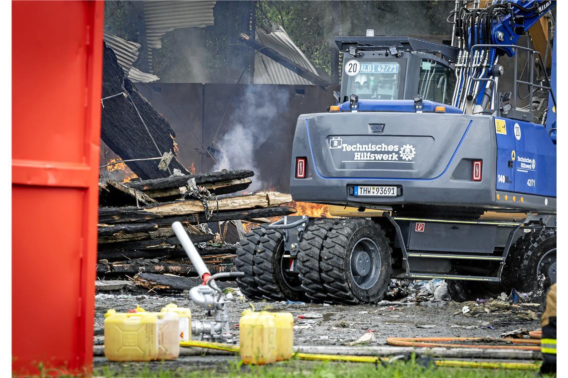 Spezialbagger des THW waren ebenfalls im Einsatz.