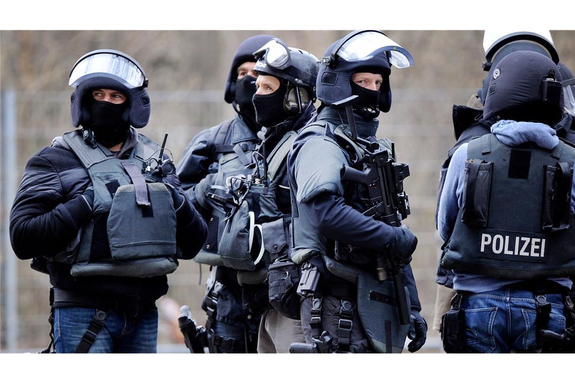 Spezialkräfte der Polizei waren am Samstag in Karlsruhe im Einsatz (Symbolbild).