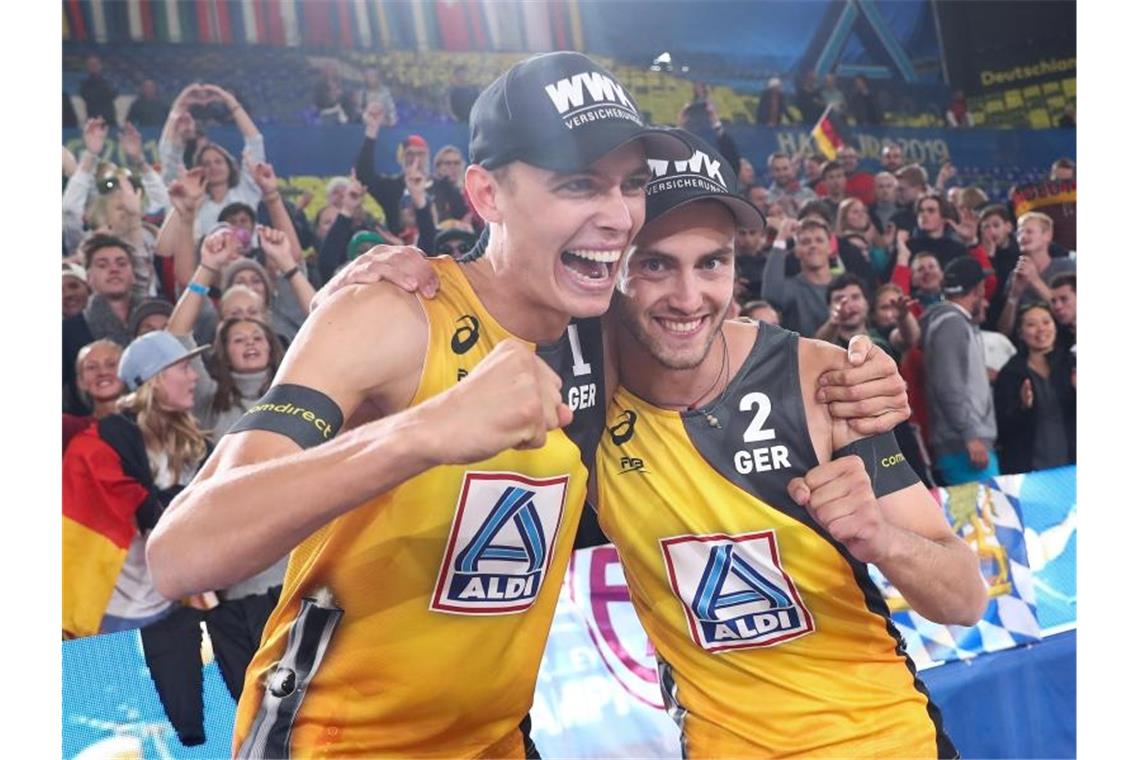 WM-Titel und Olympia-Ticket locken für Thole/Wickler Spielen in Hamburg um den WM-Titel: Julius Thole (l) und Clemens Wickler. Foto: Christian Charisius