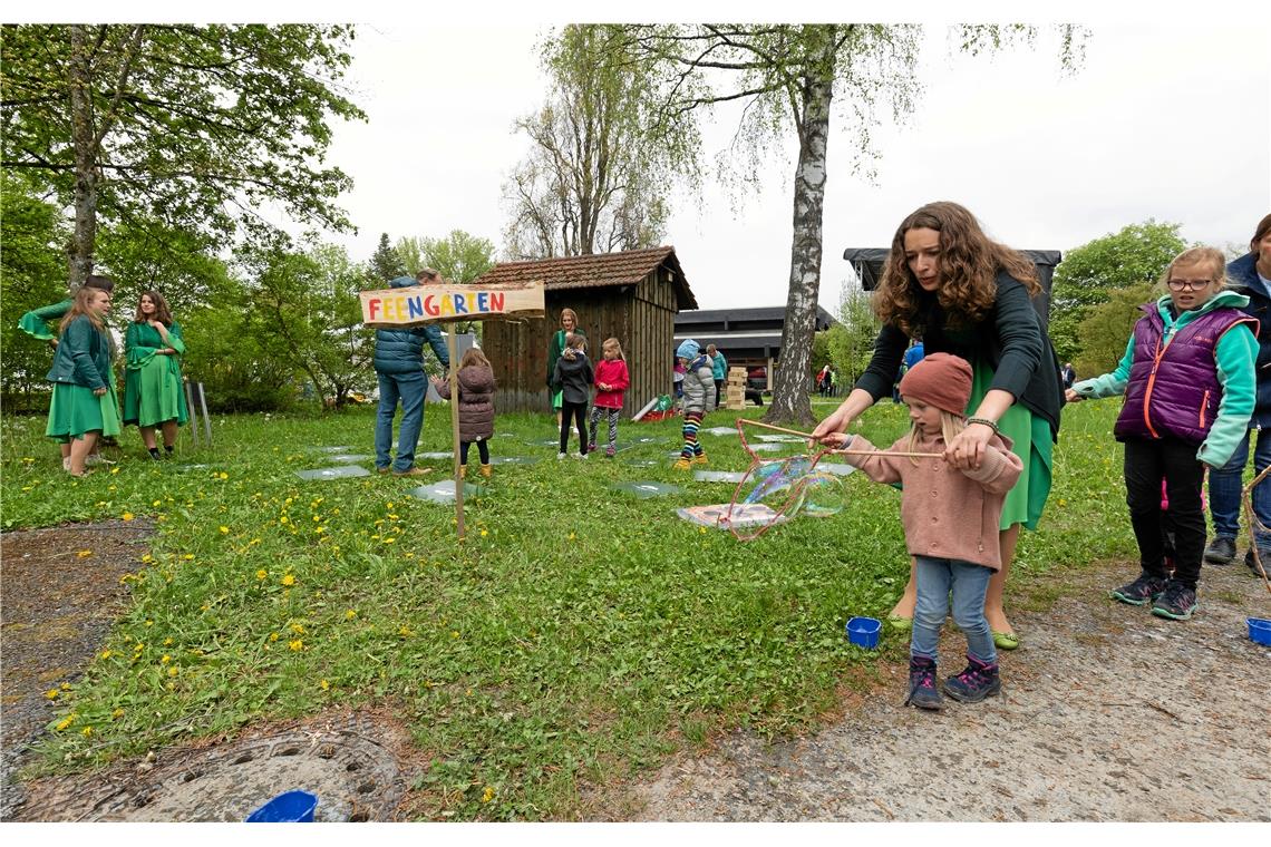 Spielen mit den Waldfeen