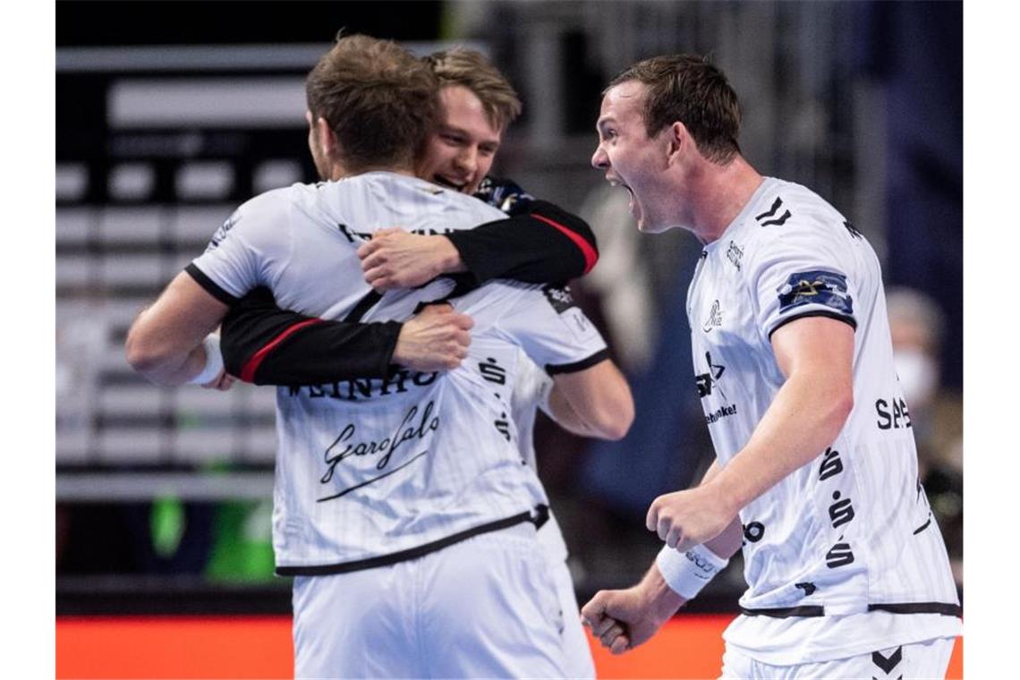 Kiels Handballer sind heiß auf dritten Königsklassen-Titel Spieler des THW Kiel jubeln nach der Partie gegen Telekom Veszprem. Foto: Marius Becker/dpa