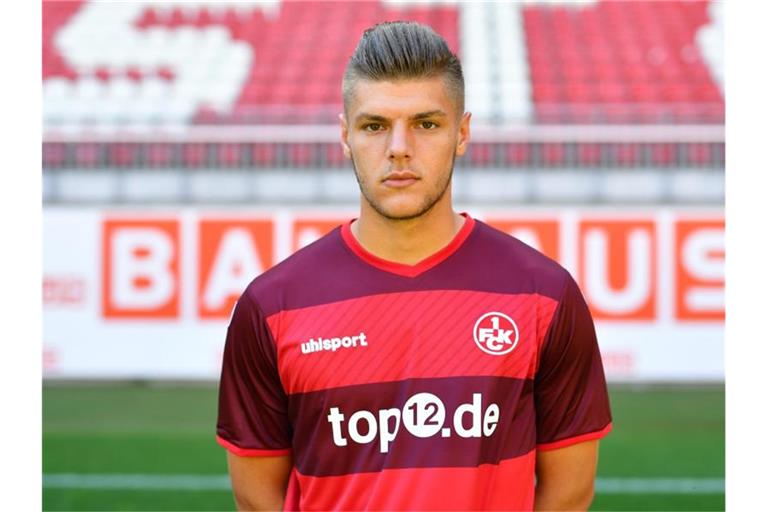 Spieler Erik Wekesser bei einem Fototermin des 1. FC Kaiserslautern. Foto: Uwe Anspach/Archivbild