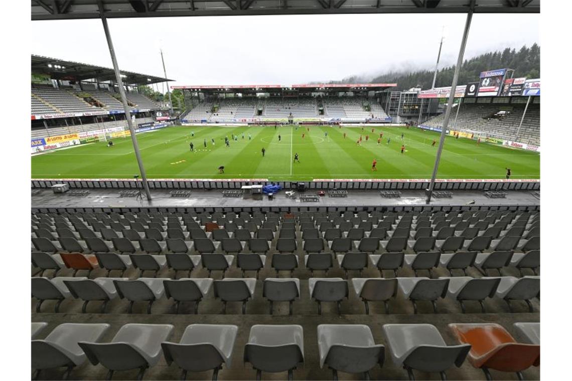 Geisterspiel Freiburg gegen Bremen: Keine Fans am Stadion