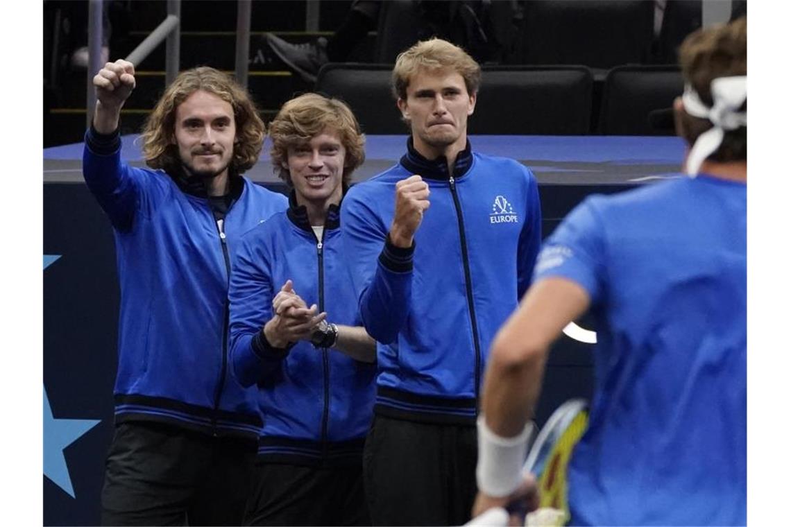 Spieler von Team Europa, (v.l.n.r.) Stefanos Tsitsipas, Andrey Rublev und Alexander Zverev. Foto: Elise Amendola/AP/dpa