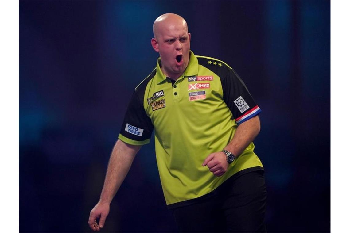 Muskelmann Price bei Darts-WM nach großen Ansagen raus Spielt erneut um den WM-Titel: Michael van Gerwen. Foto: Tess Derry/PA Wire/dpa
