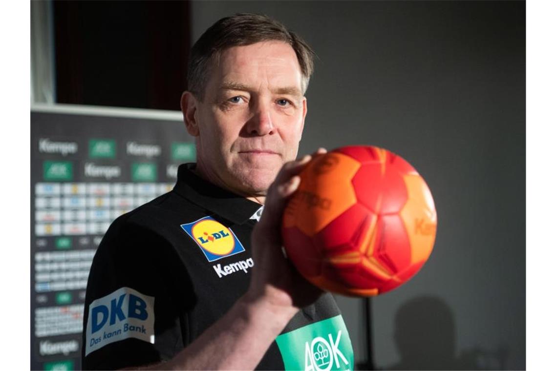 Spielt in Berlin um das deutsche Olympia-Ticket: Handball-Bundestrainer Alfred Gislason. Foto: Julian Stratenschulte/dpa